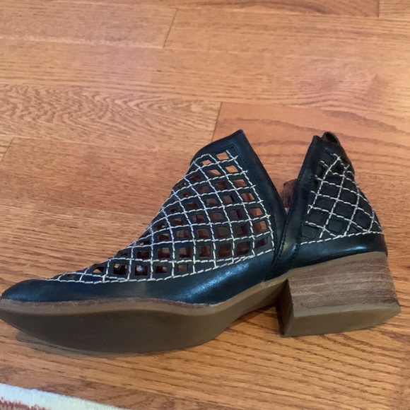 Jeffrey Campbell Black Booties - Picture 7 of 8